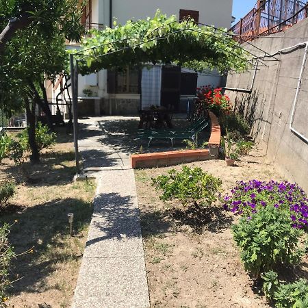 La Casa Dei Limoni Apartment คาซาร์ซา ลิกูเร ภายนอก รูปภาพ