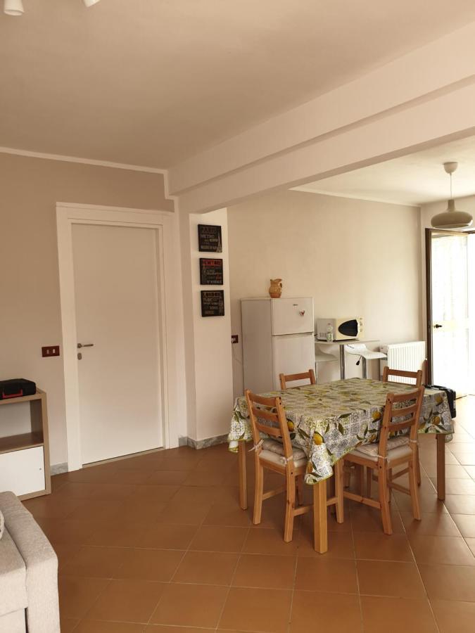 La Casa Dei Limoni Apartment คาซาร์ซา ลิกูเร ภายนอก รูปภาพ