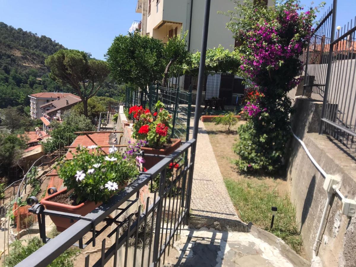 La Casa Dei Limoni Apartment คาซาร์ซา ลิกูเร ภายนอก รูปภาพ
